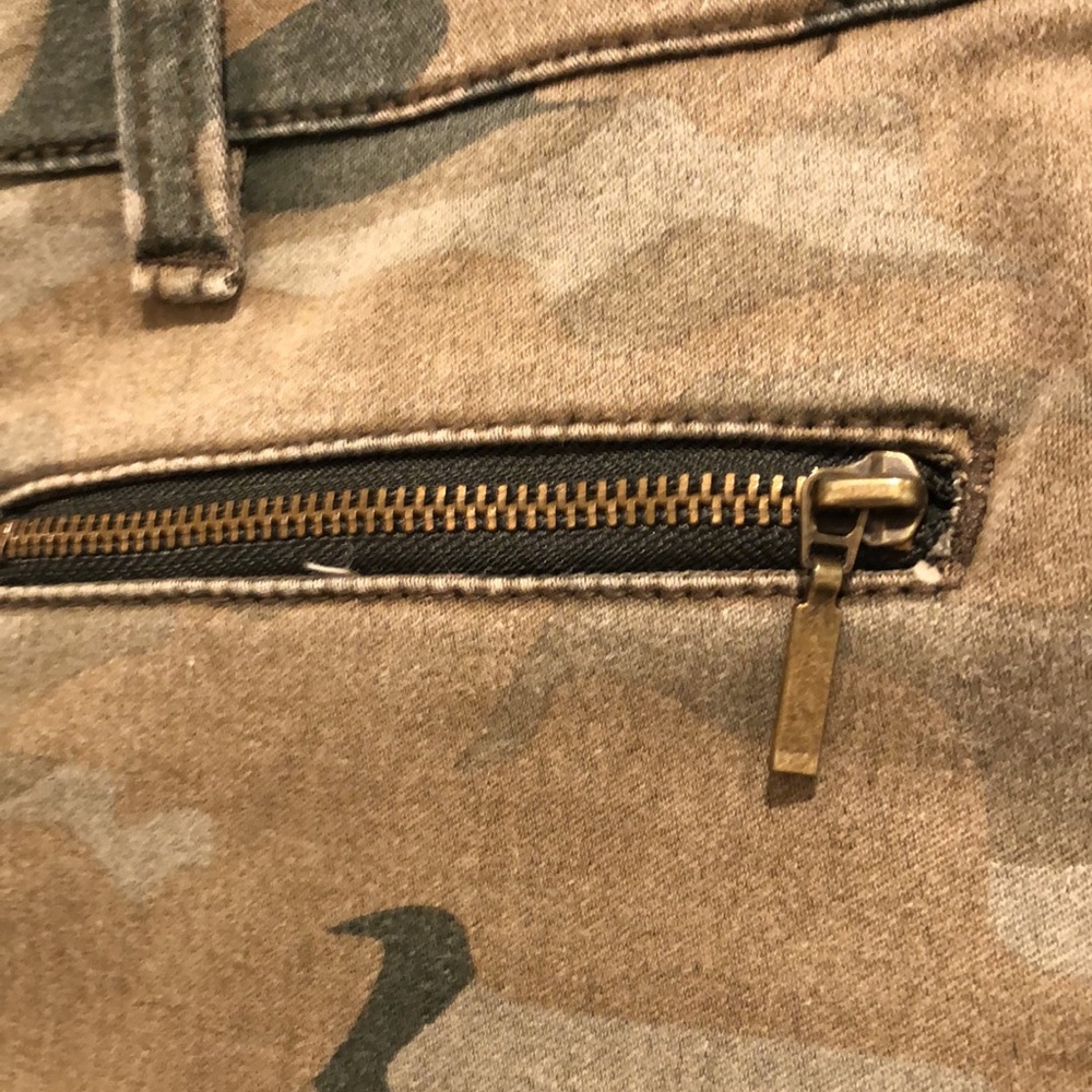 Love Fire Size 9 Camo Strech skinny jeans super stretchy. - Picture 5 of 10